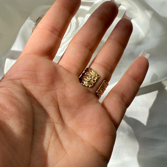 Sprial ring 
Adjustable ring 
Gold Plated Stainless Steel Ring - Picture 12 of 17